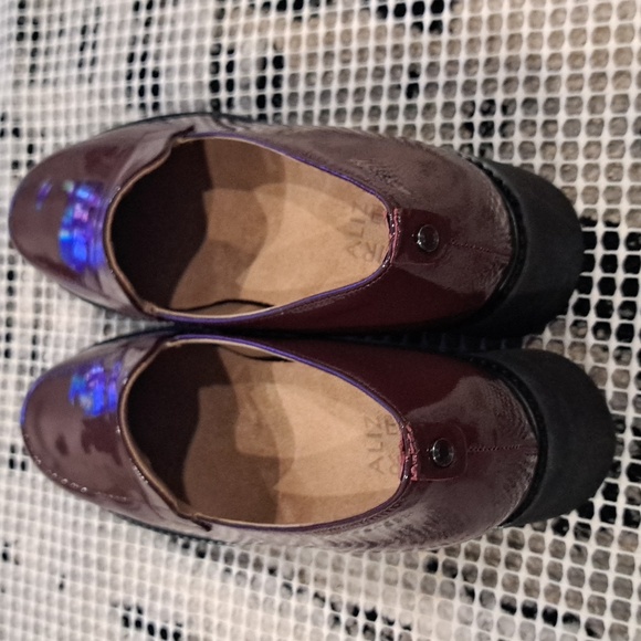 Naturalizer Darry Lug Sole Loafer - Picture 4 of 11